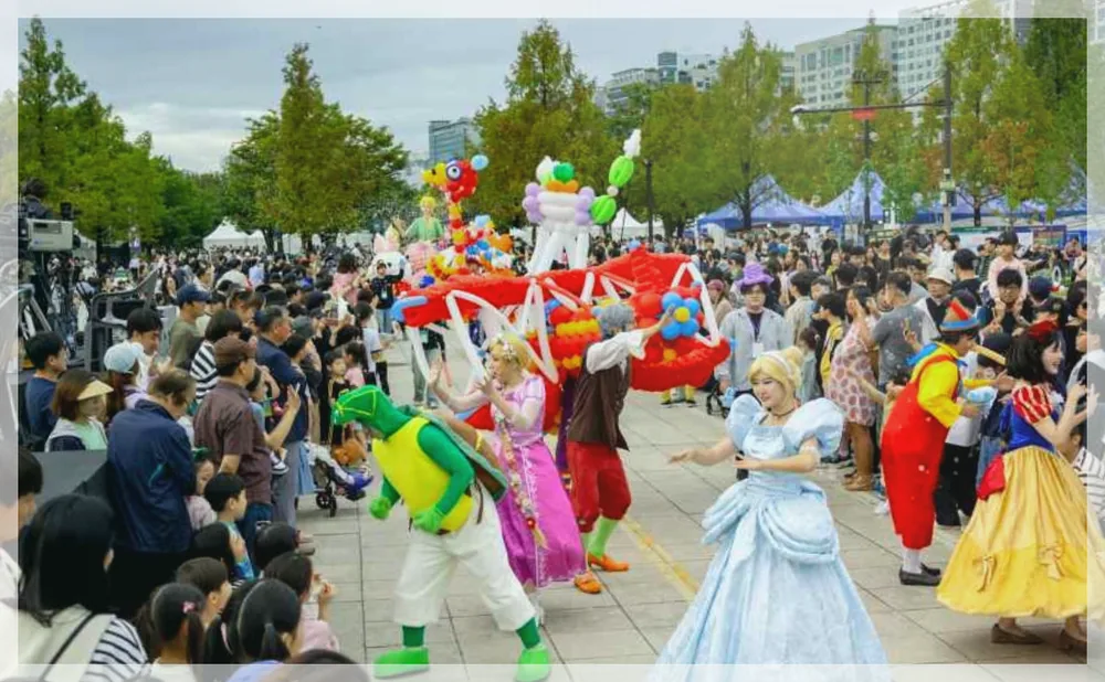 고양호수예술축제 공식 API 제공 축제 사진을 포스트 톤에 맞춰 보정한 이미지