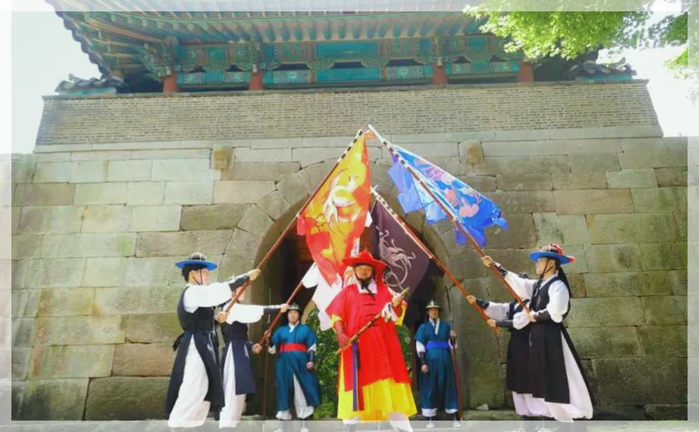금정산성축제 공식 API 제공 축제 사진을 포스트 톤에 맞춰 보정한 이미지