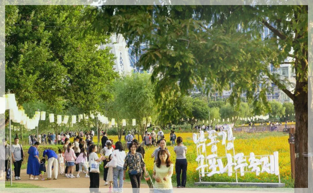 낙동강 구포나루 축제 공식 API 제공 축제 사진을 포스트 톤에 맞춰 보정한 이미지