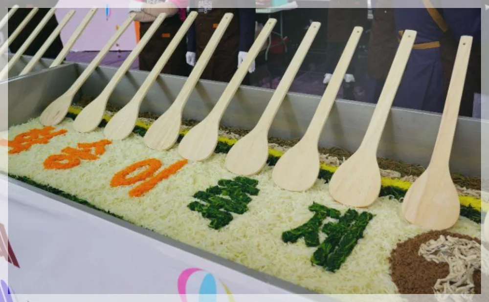 봉화송이축제 공식 API 제공 축제 사진을 포스트 톤에 맞춰 보정한 이미지