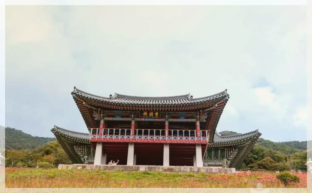 부산 운수사 관광사진을 포스트 톤에 맞춰 보정한 이미지