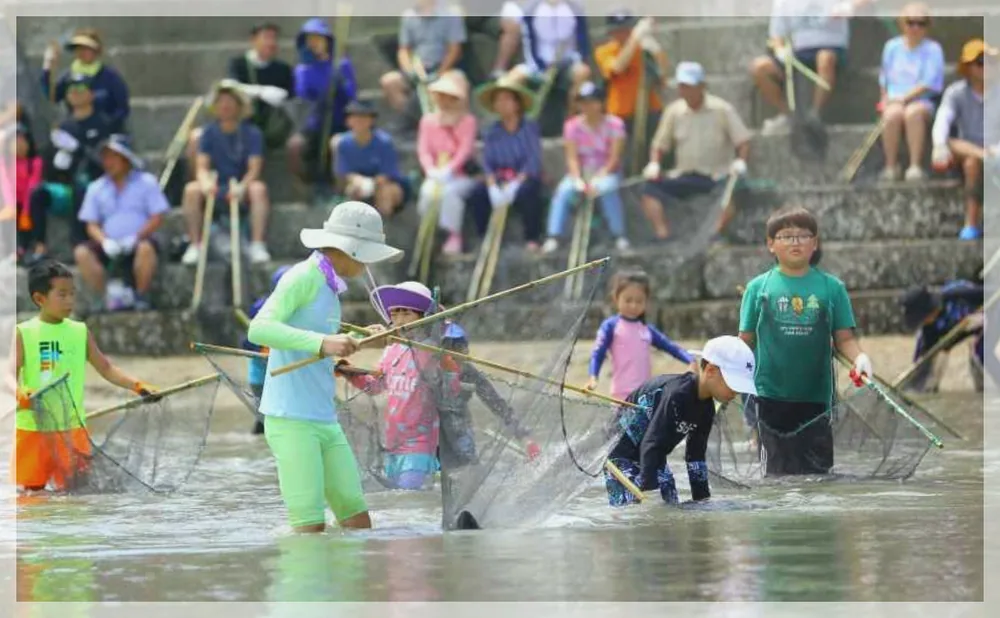삼길포 우럭축제 공식 API 제공 축제 사진을 포스트 톤에 맞춰 보정한 이미지