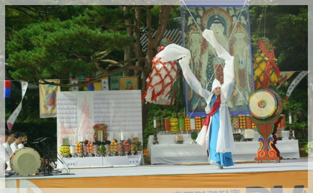 삼랑성역사문화축제 공식 API 제공 축제 사진을 포스트 톤에 맞춰 보정한 이미지
