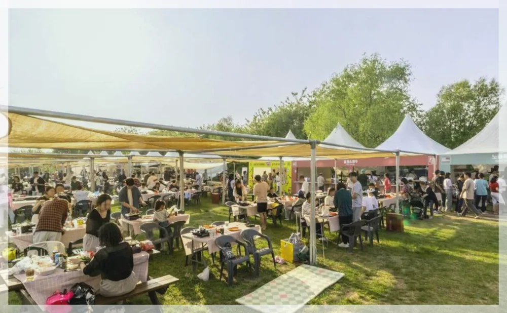 서울 바비큐 페스티벌 공식 API 제공 축제 사진을 포스트 톤에 맞춰 보정한 이미지