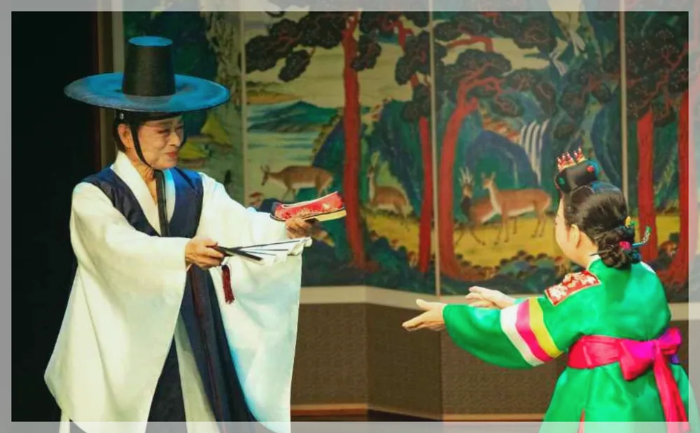 서울무형문화축제 공식 API 제공 축제 사진을 포스트 톤에 맞춰 보정한 이미지