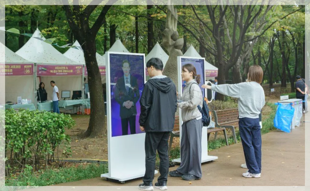 서초 AI 페스타 공식 API 제공 축제 사진을 포스트 톤에 맞춰 보정한 이미지