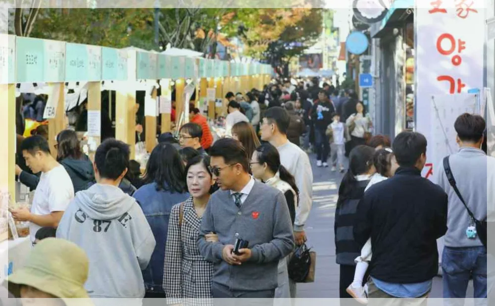 성남동 커피페스티벌 공식 API 제공 축제 사진을 포스트 톤에 맞춰 보정한 이미지