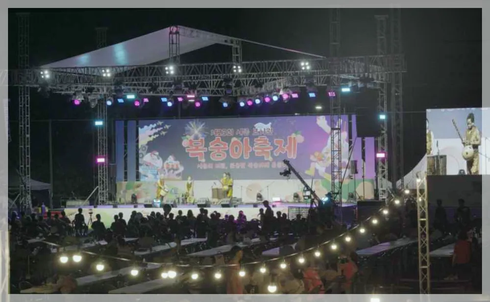 세종 조치원 복숭아 축제 공식 API 제공 축제 사진을 포스트 톤에 맞춰 보정한 이미지