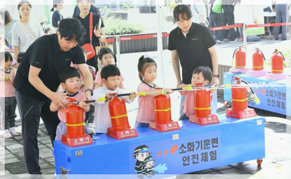 안아드림 페스티벌 공식 API 제공 축제 사진을 포스트 톤에 맞춰 보정한 이미지