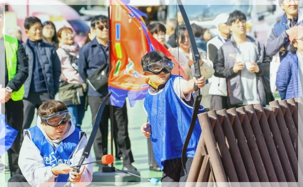 예천활축제 공식 API 제공 축제 사진을 포스트 톤에 맞춰 보정한 이미지