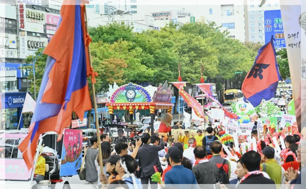 울산공업축제 공식 API 제공 축제 사진을 포스트 톤에 맞춰 보정한 이미지