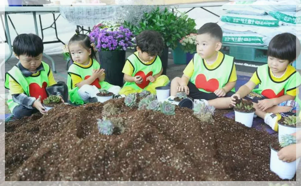 음성명작페스티벌 공식 API 제공 축제 사진을 포스트 톤에 맞춰 보정한 이미지