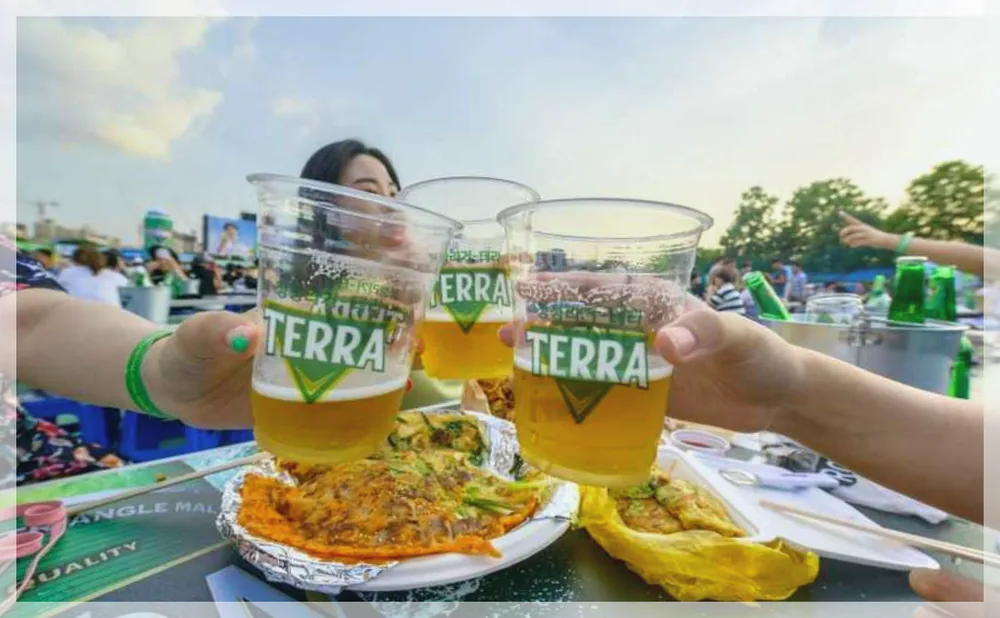 전주 가맥축제 공식 API 제공 축제 사진을 포스트 톤에 맞춰 보정한 이미지