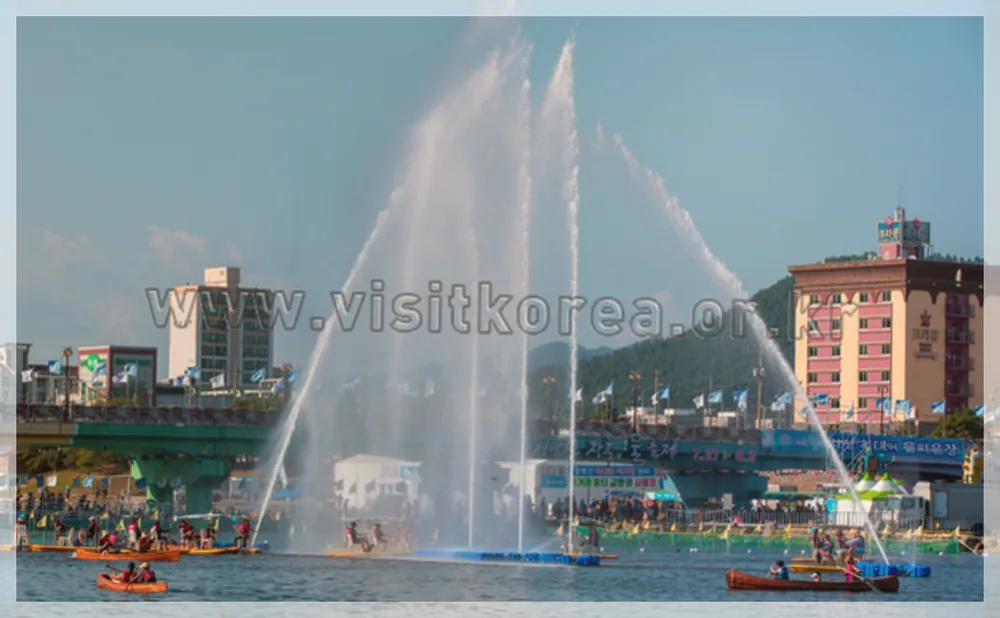 2018 정남진장흥물축제 관광사진을 포스트 톤에 맞춰 보정한 이미지