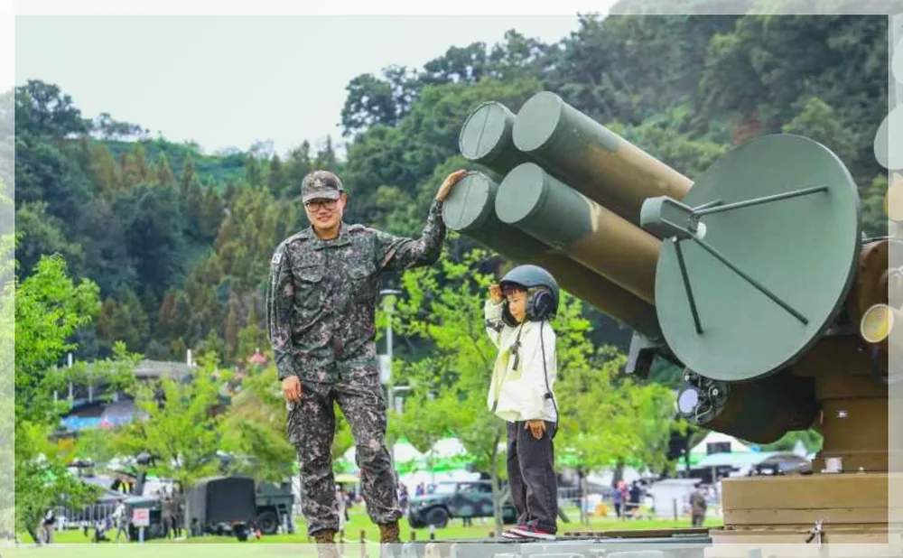 칠곡낙동강평화축제 공식 API 제공 축제 사진을 포스트 톤에 맞춰 보정한 이미지