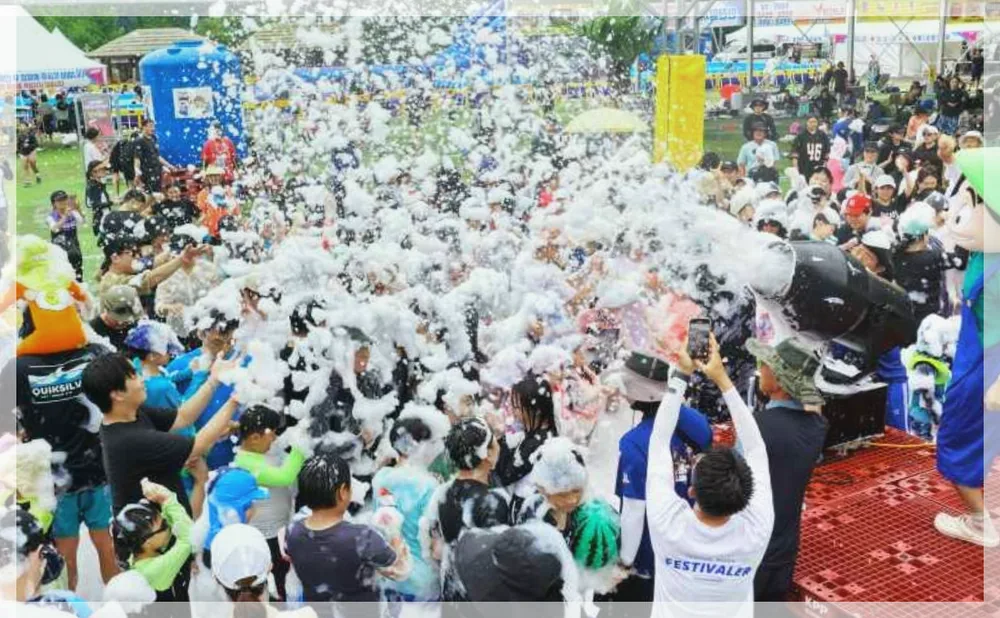평창더위사냥축제 공식 API 제공 축제 사진을 포스트 톤에 맞춰 보정한 이미지